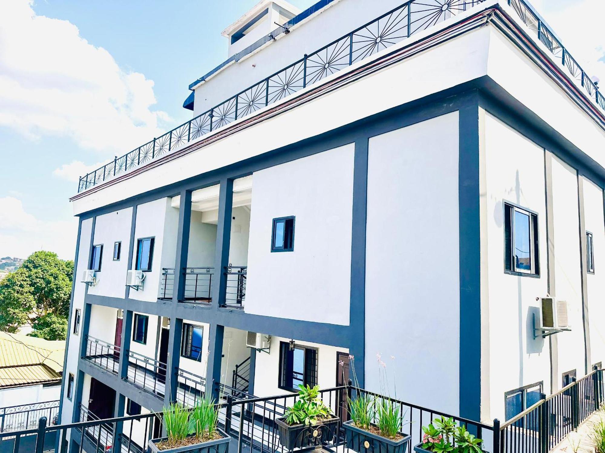 Royal Hillside Apartments And Hotels Yaounde Exterior photo