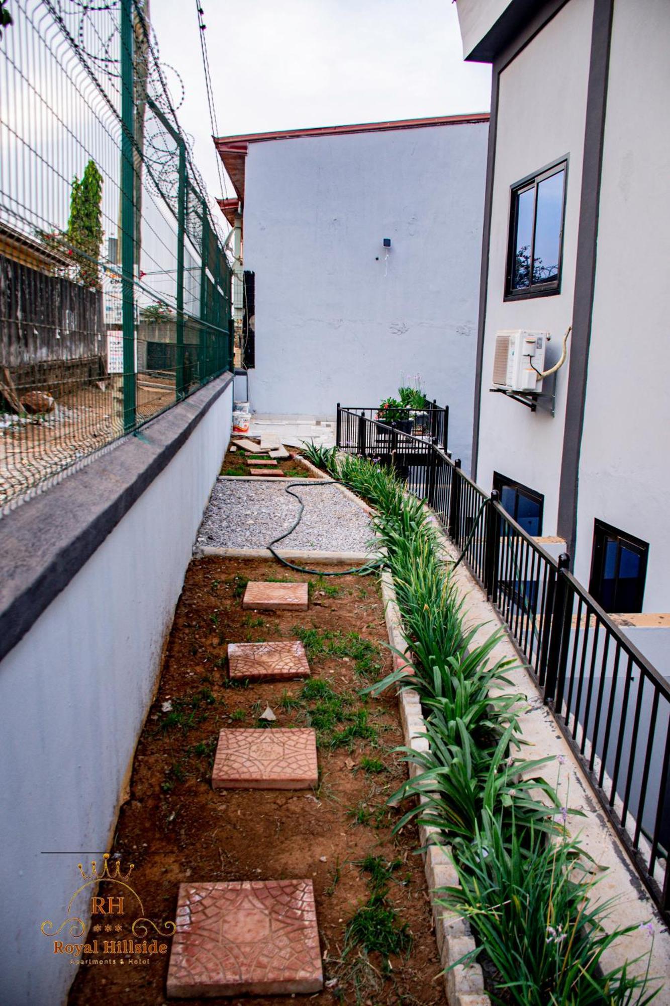 Royal Hillside Apartments And Hotels Yaounde Exterior photo